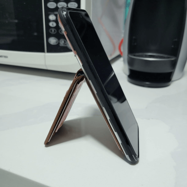 CardGrip Pro - ארנק ומעמד לטלפון בעיצוב מגנטי חכם